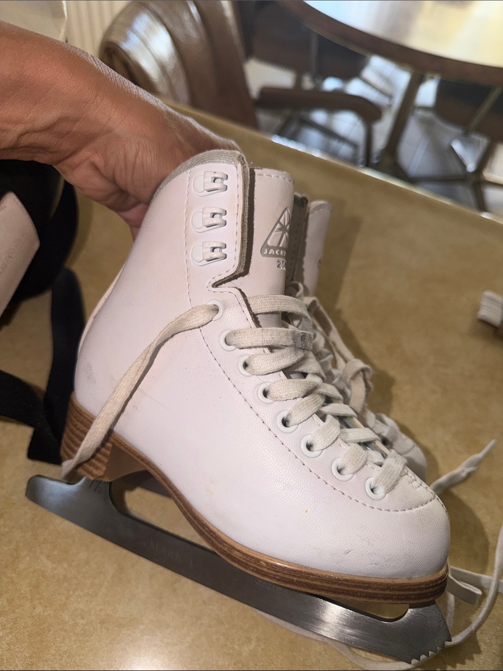 Jackson 200 Figure Ice Skates - Classic Lace-Up Design